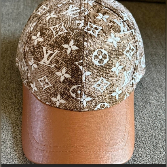 Louis Vuitton Brown Monogram Cap - Picture 1 of 4